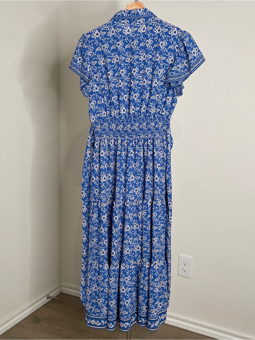 Max Studio London Blue and White Floral Button-Up Maxi Dress with Tie Waist - Picture 6 of 11